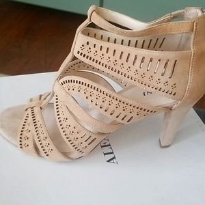 Alfani mid heel suede size 8 summer shoe